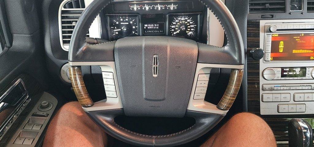 Used 2010 Lincoln Navigator L 4WD image 20