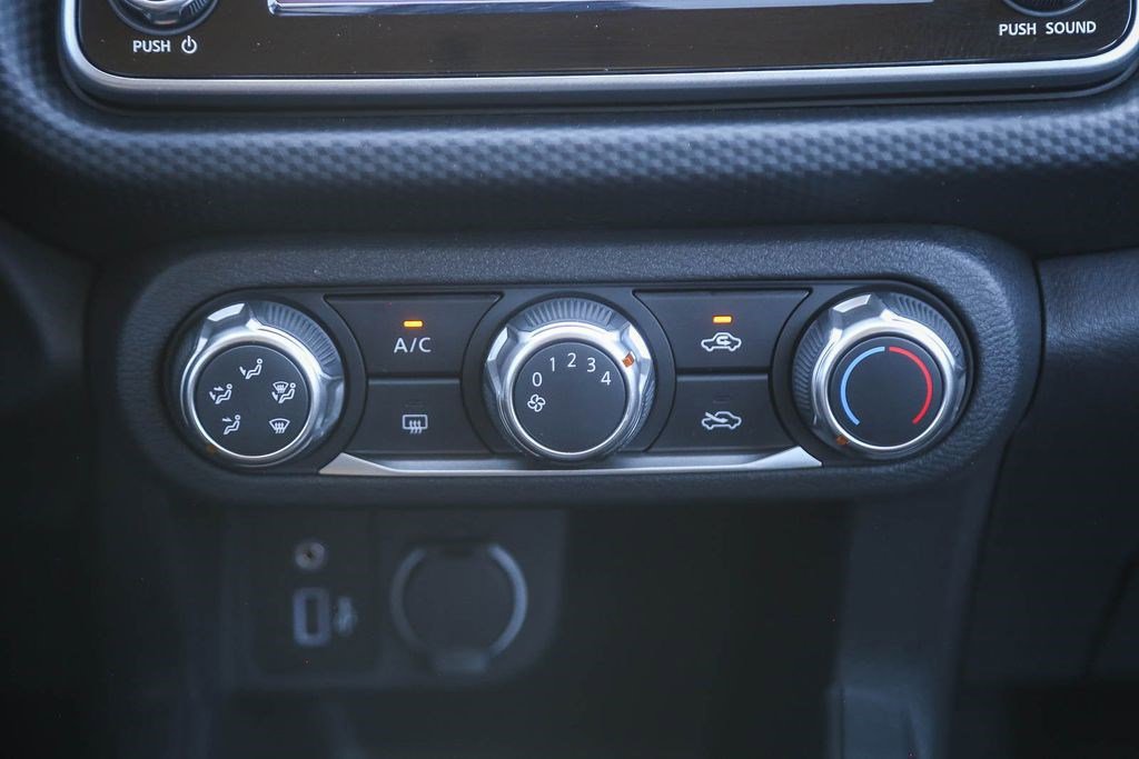 Certified 2025 Nissan Kicks Play S image 12