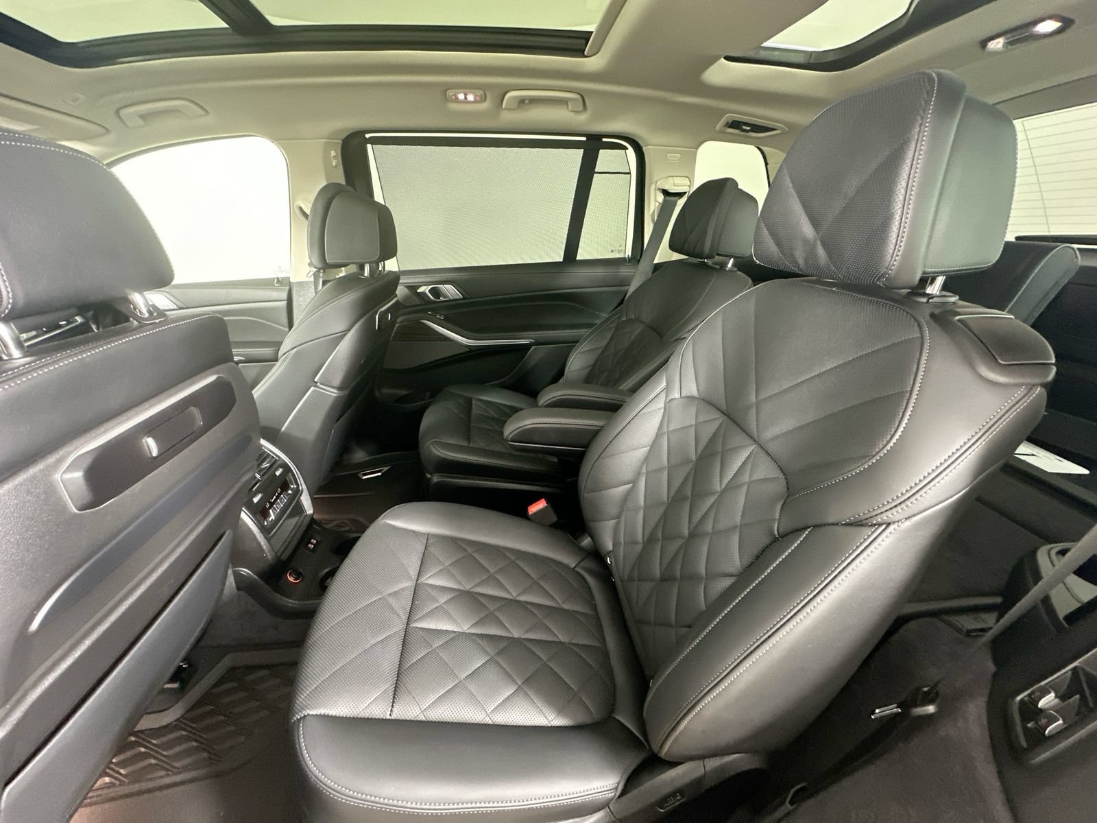 Used 2026 BMW X7 xDrive40i w/ Premium Package AWD/4WD image 39