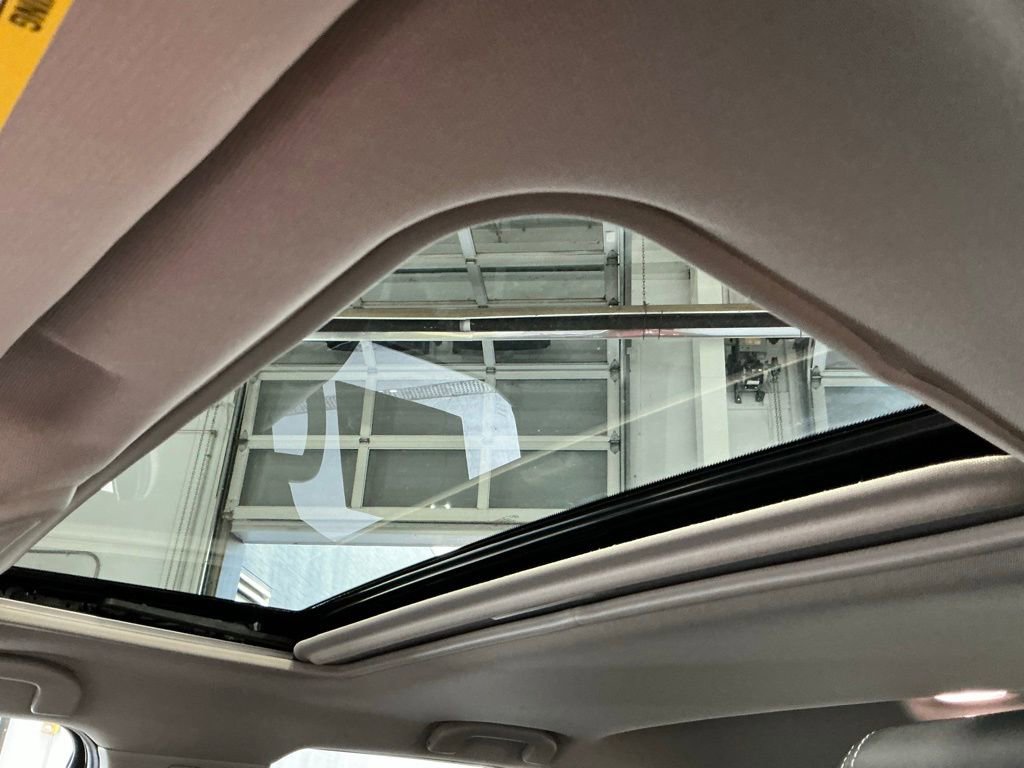 Used 2024 Nissan Frontier SL w/ Technology Package image 5