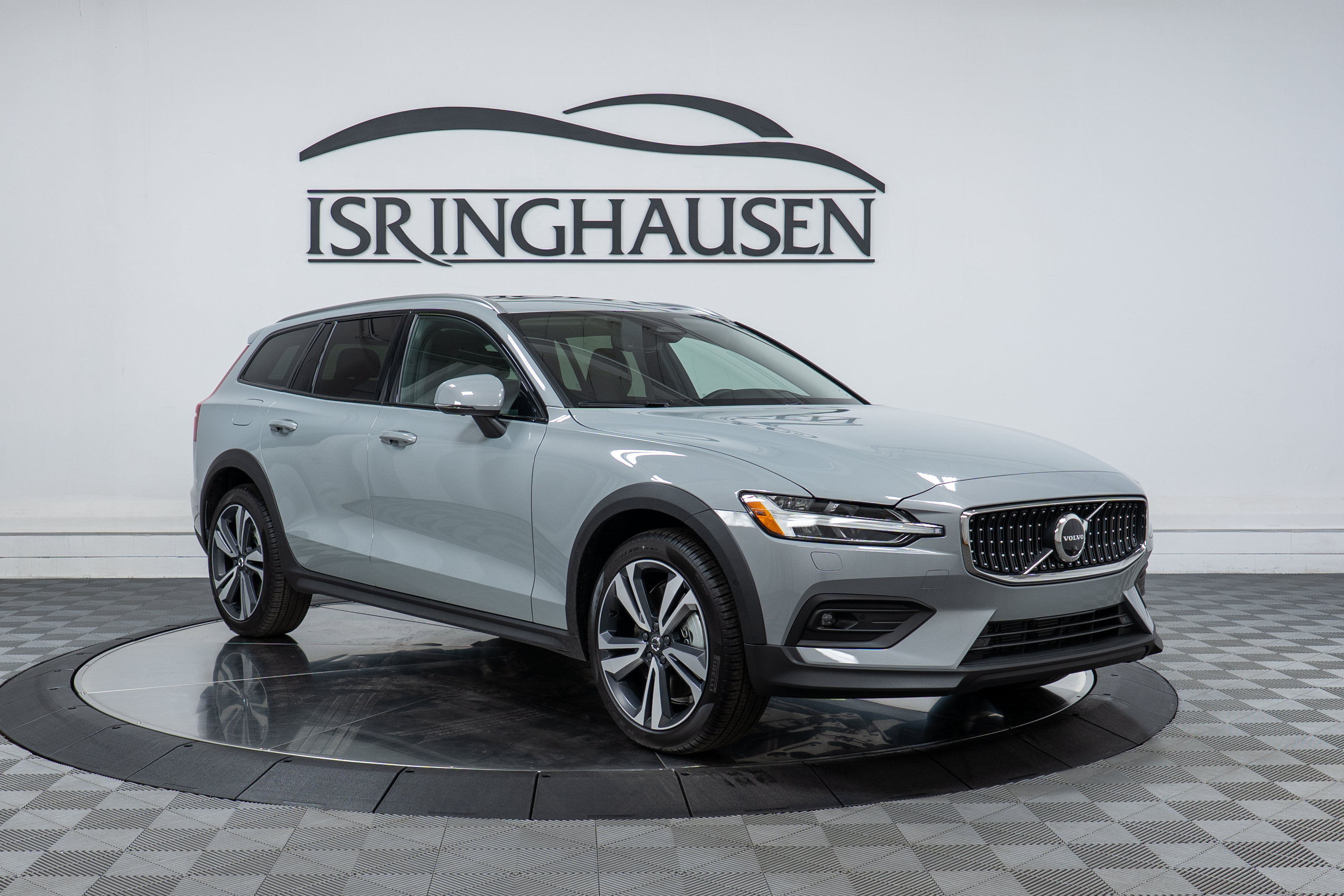 New 2026 Volvo V60 B5 Cross Country Plus w/ Climate Package AWD/4WD image 3