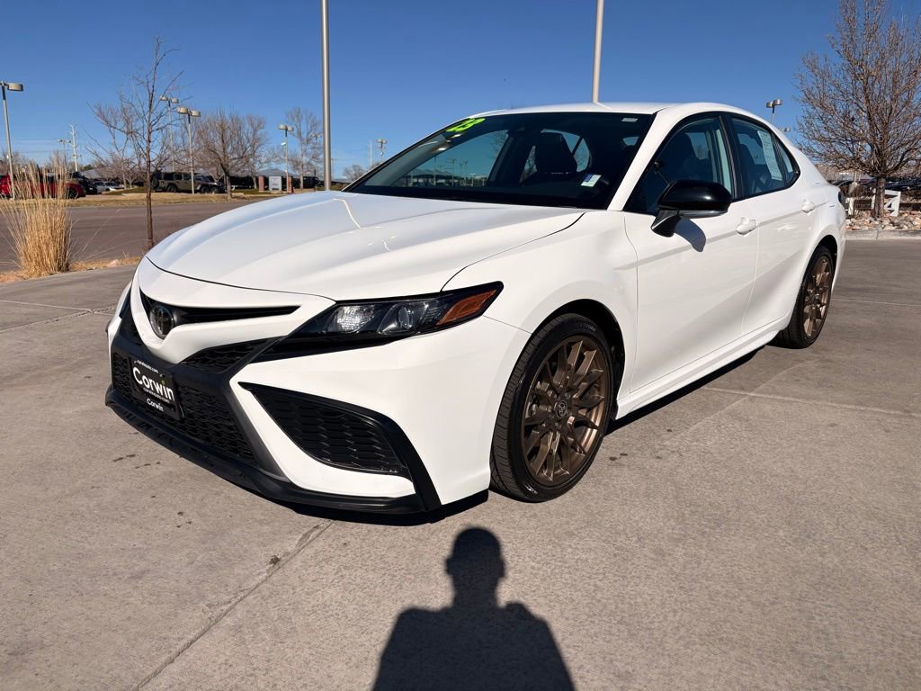 Used 2023 Toyota Camry SE image 3