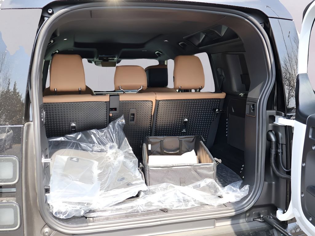 New 2026 Land Rover Defender 110 X-Dynamic SE image 15
