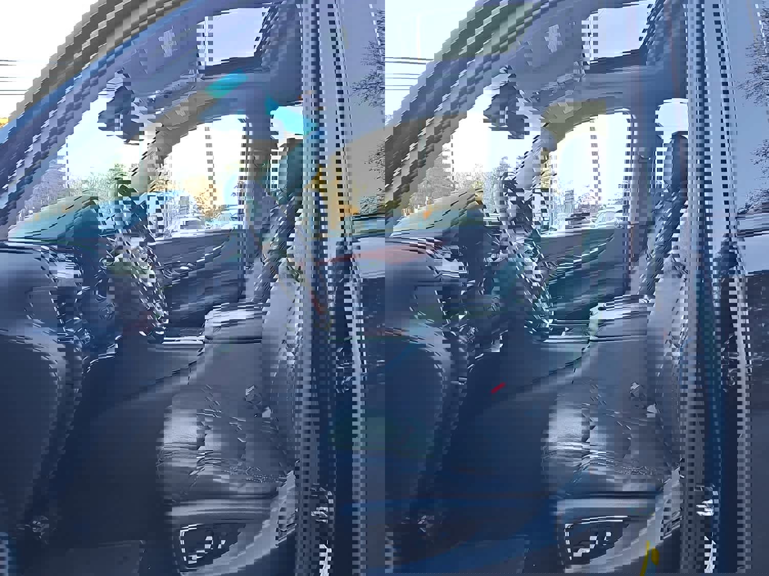 Used 2019 Cadillac Escalade Luxury w/ Escalade Sport Edition image 13