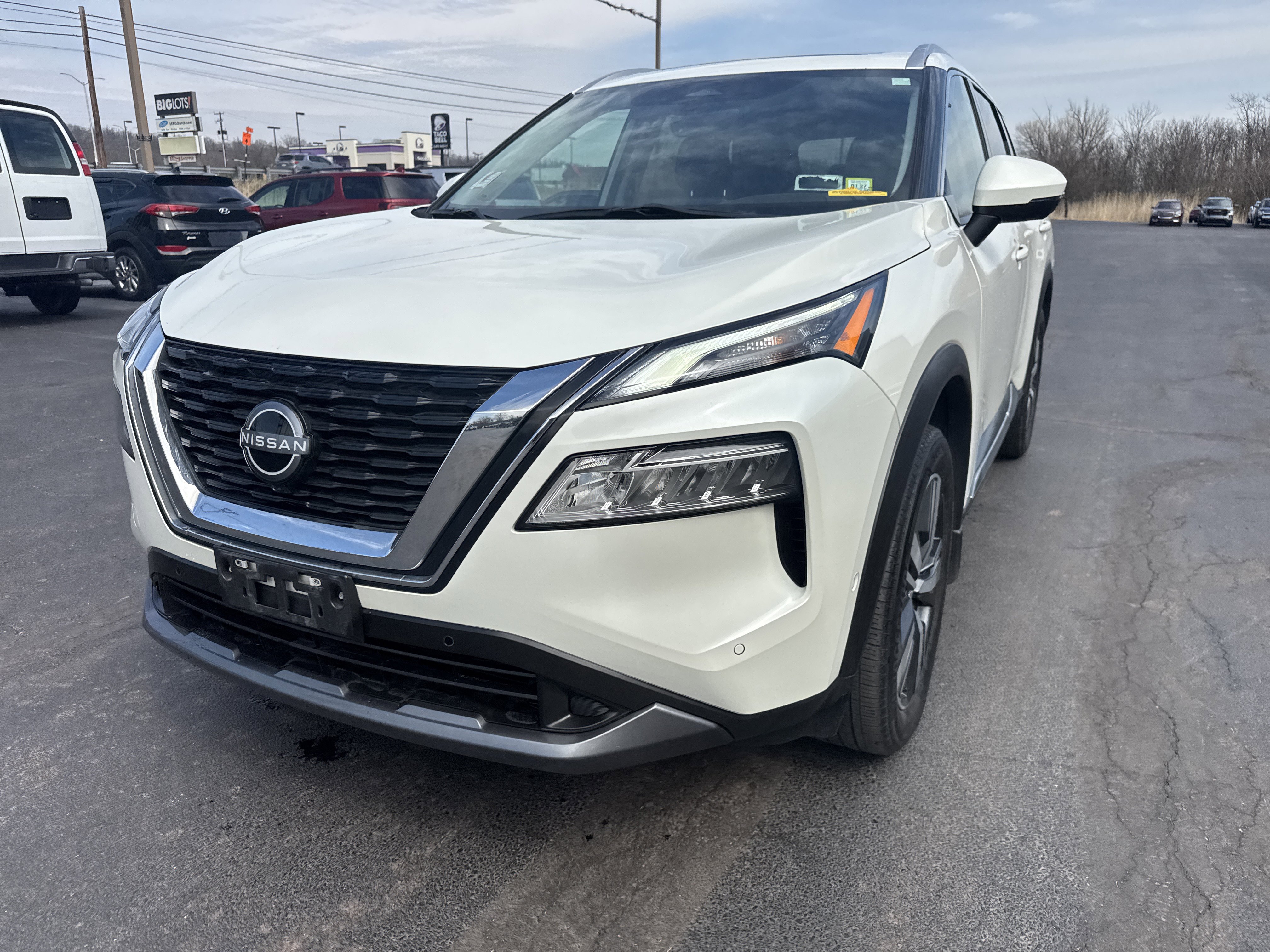 Used 2023 Nissan Rogue SL w/ SL Premium Package image 10