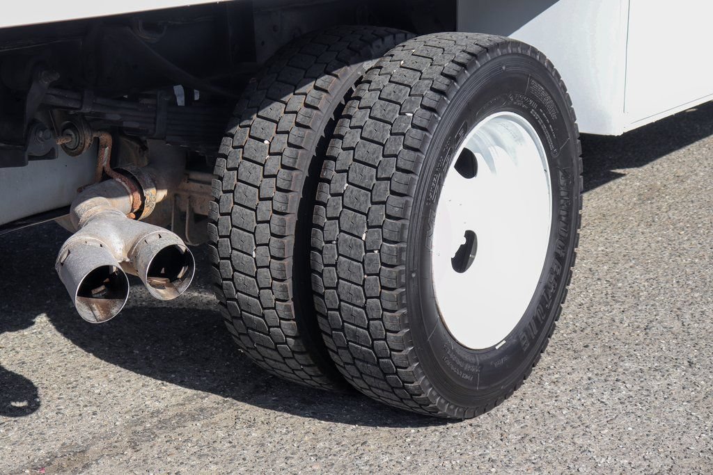 Used 2015 Ford F550 2WD Regular Cab Super Duty image 35