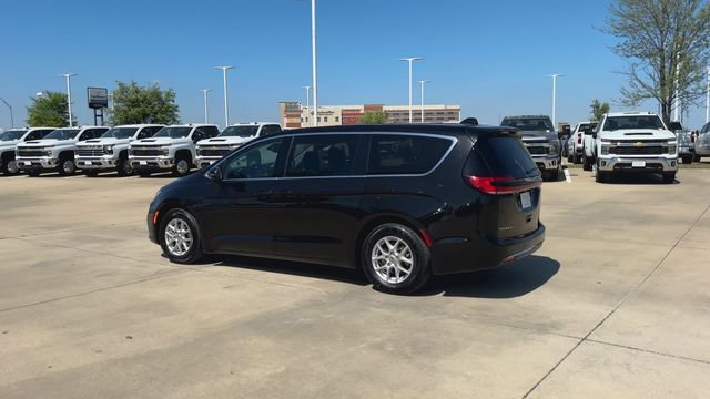 Used 2024 Chrysler Pacifica Touring-L image 6