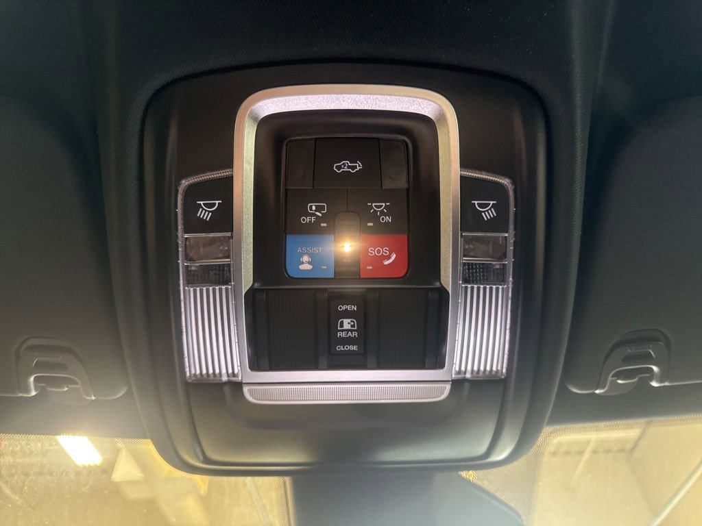 New 2026 RAM 1500 4x4 Crew Cab image 32