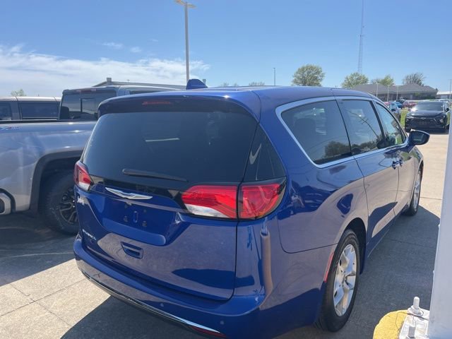 Used 2018 Chrysler Pacifica Touring Plus w/ Tire & Wheel Group image 5