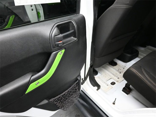 Used 2017 Jeep Wrangler Unlimited Rubicon image 16