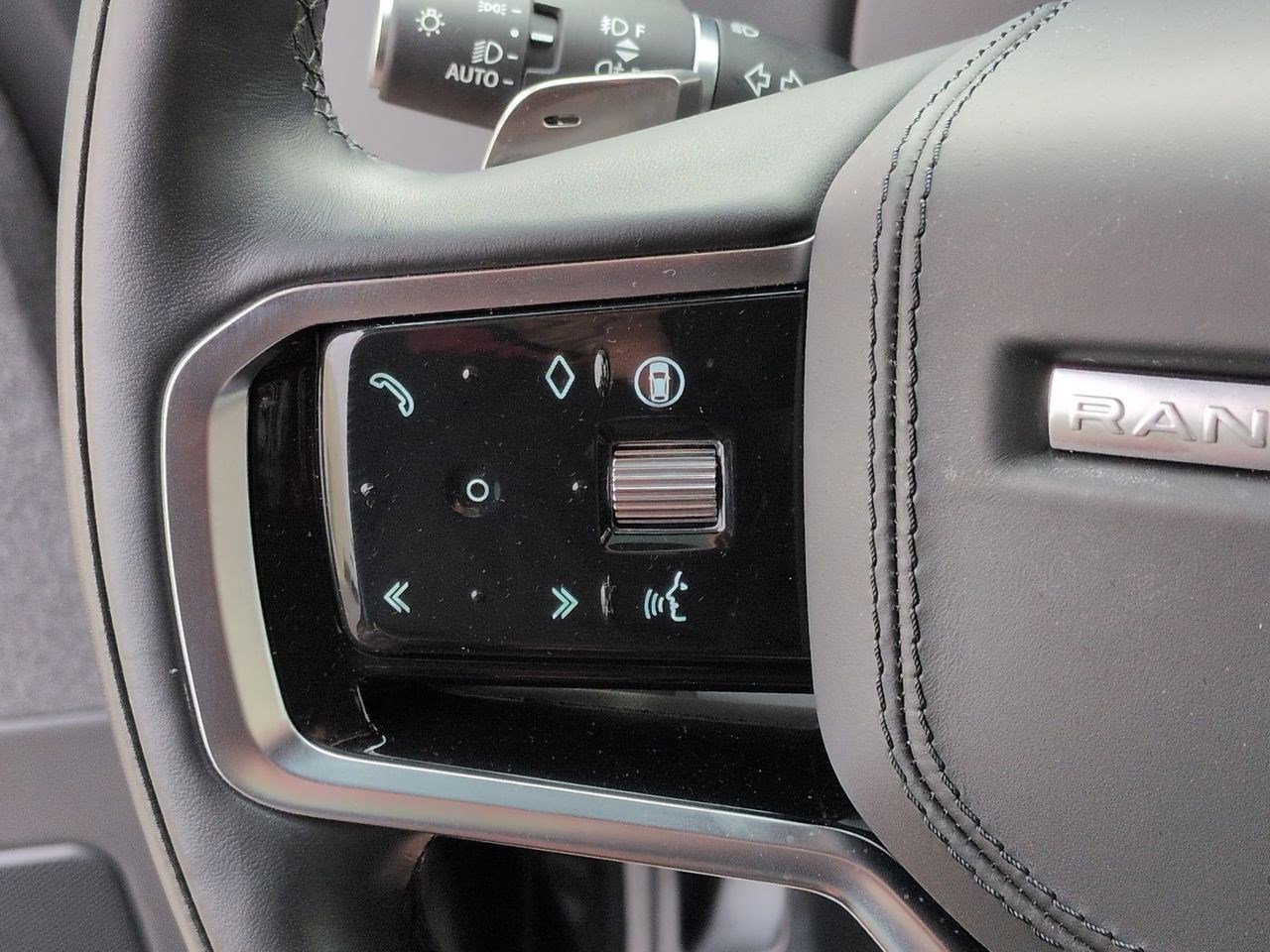 Certified 2025 Land Rover Range Rover Sport AWD/4WD image 11