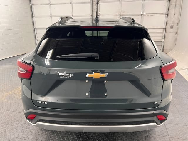 Used 2025 Chevrolet Trax LT FWD image 5