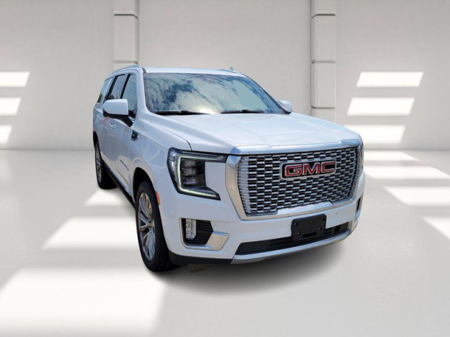Used 2021 GMC Yukon Denali w/ Denali Premium Package image 3