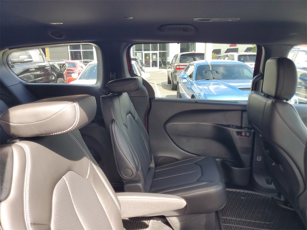 New 2025 Chrysler Pacifica Select image 29