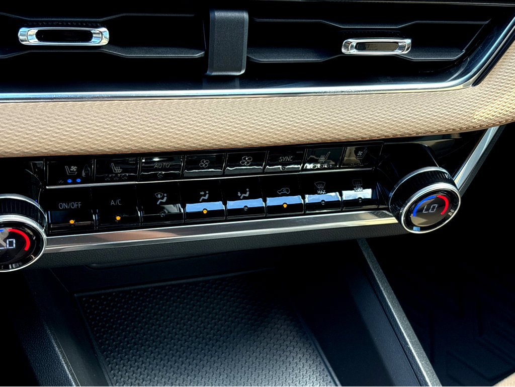 Used 2025 Chevrolet Equinox ACTIV w/ Safety and Technology Package image 9