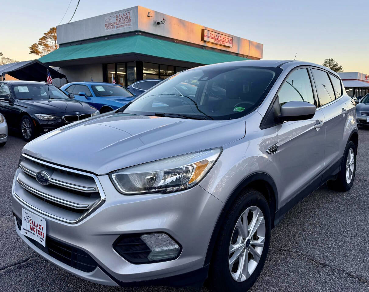 Used 2019 Ford Escape SE image 1