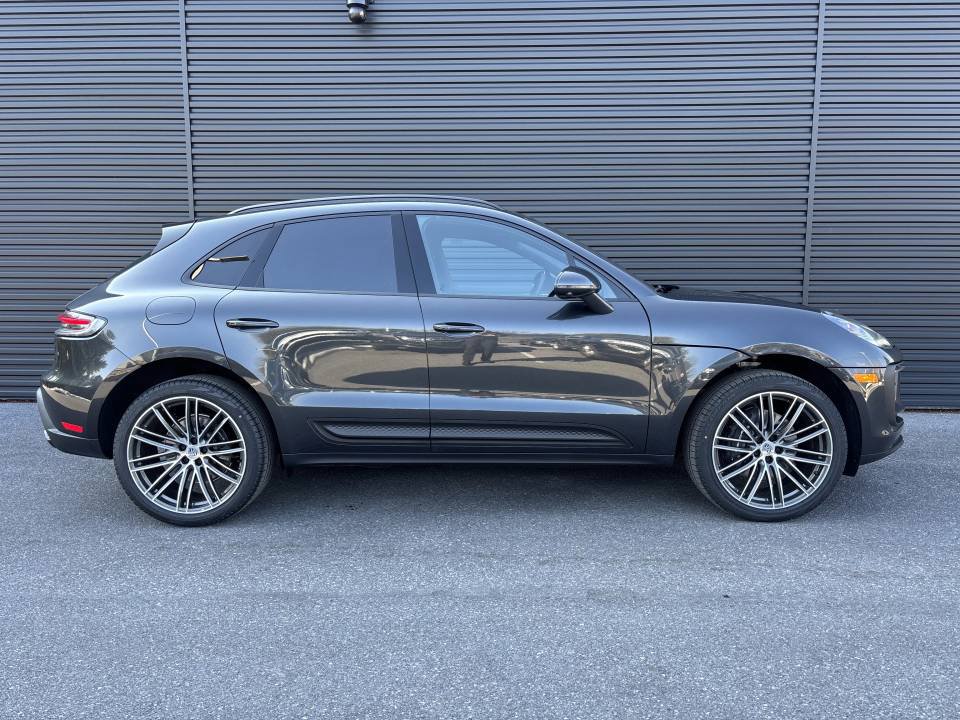 New 2026 Porsche Macan AWD/4WD image 6