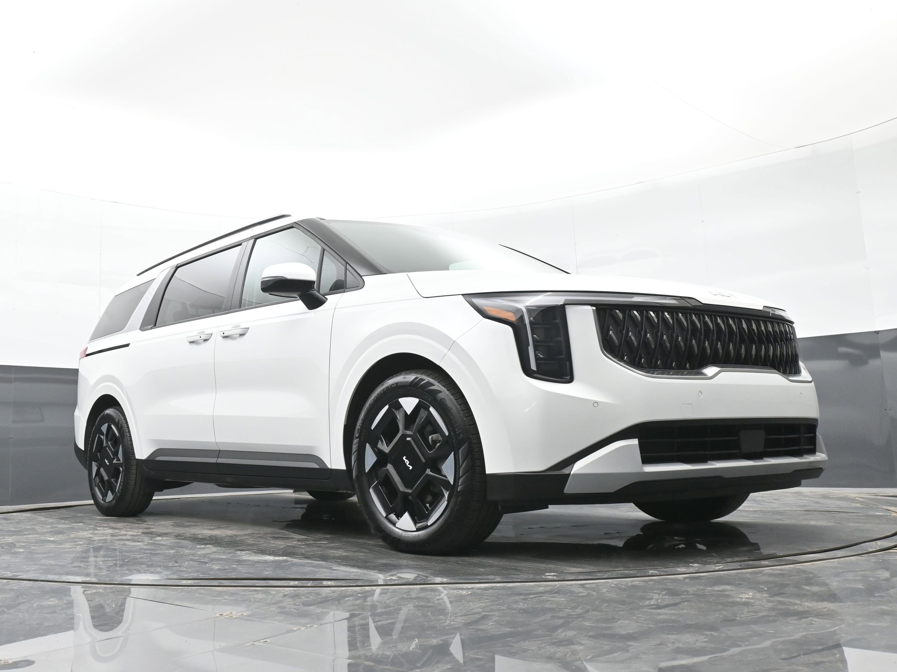 Used 2025 Kia Carnival EX image 25