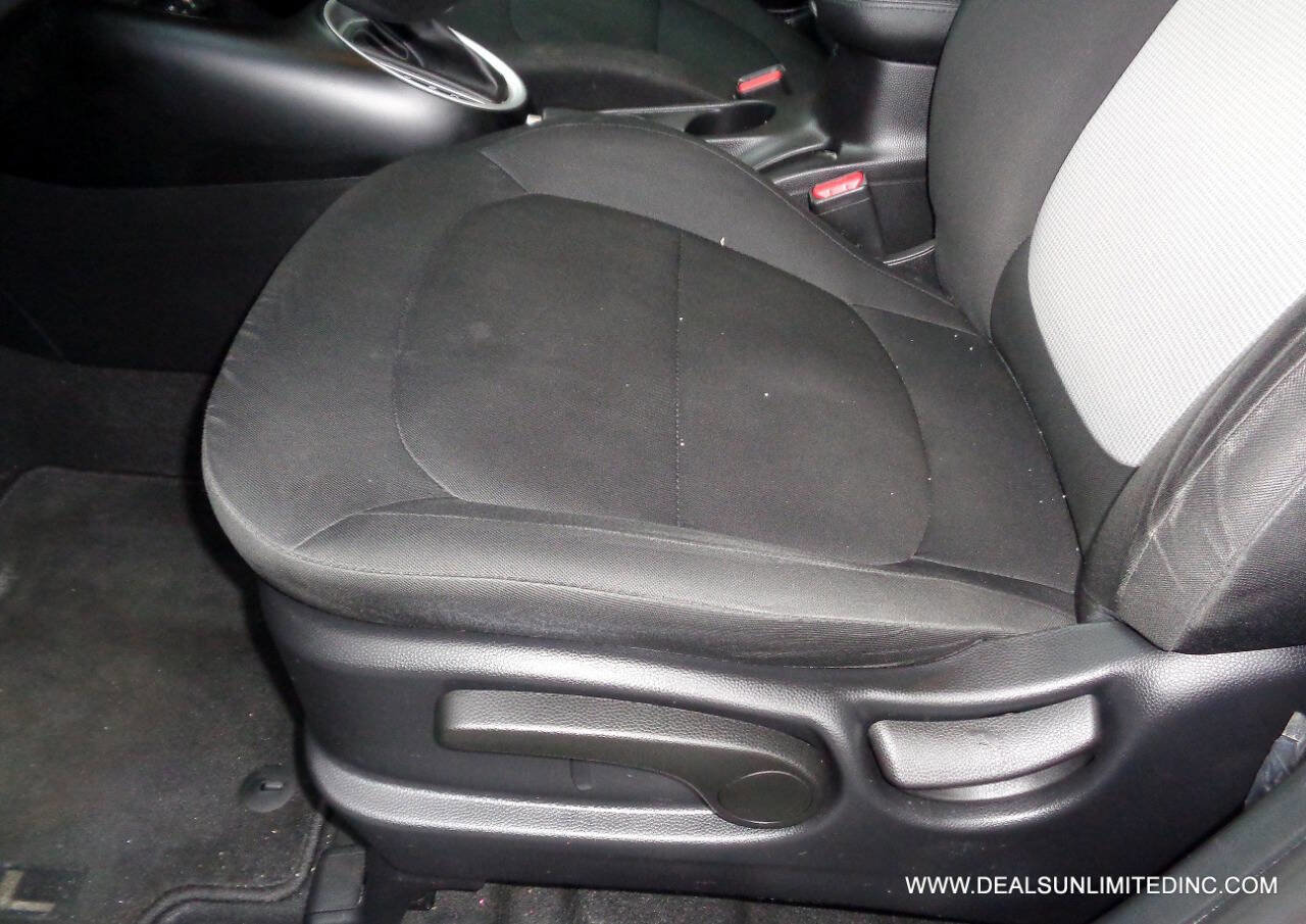 Used 2019 Kia Soul FWD image 7