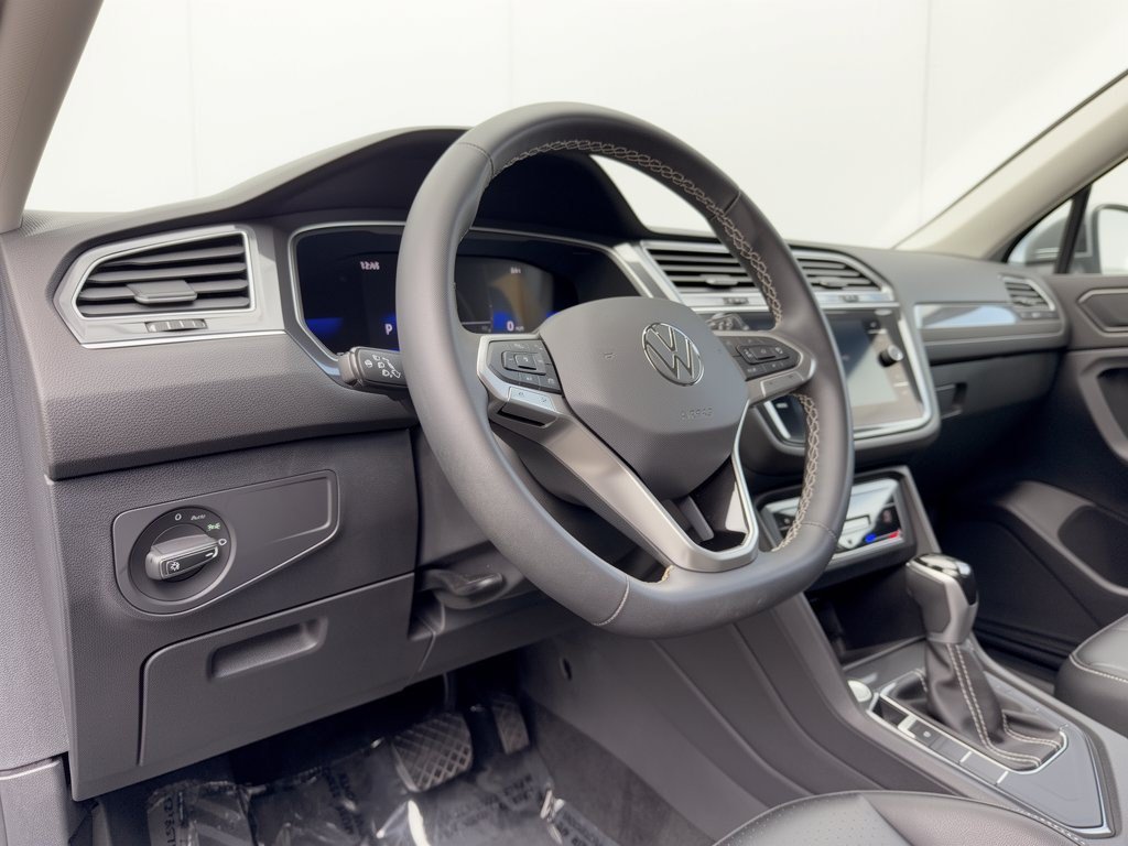 Used 2024 Volkswagen Tiguan SE FWD image 4