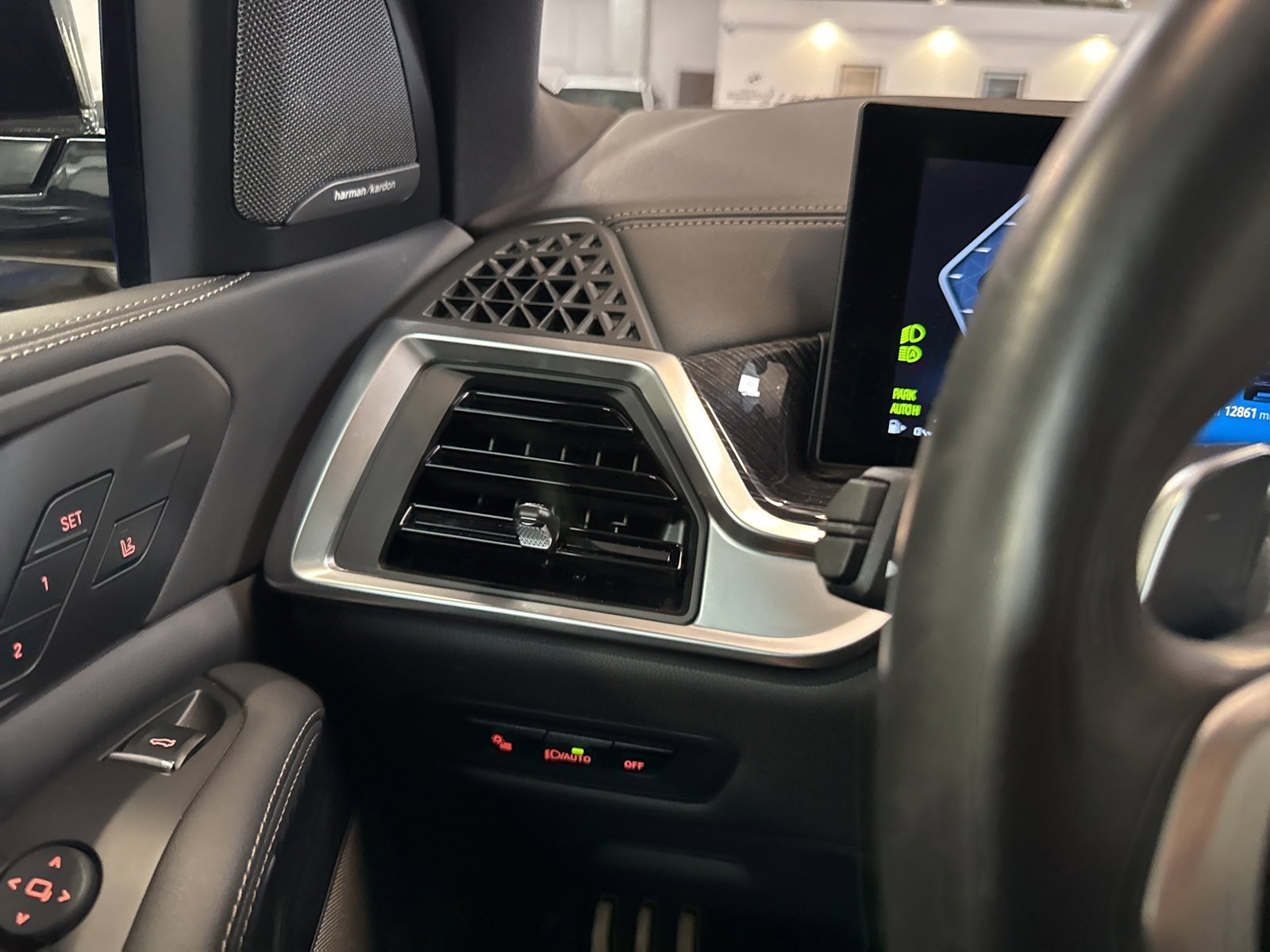 Used 2025 BMW X5 M60i image 40