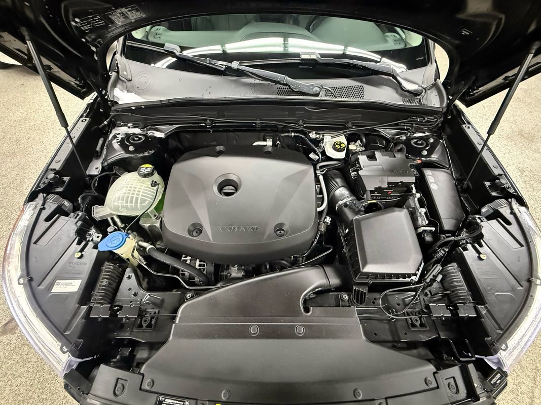 Used 2019 Volvo XC40 T5 Momentum image 39