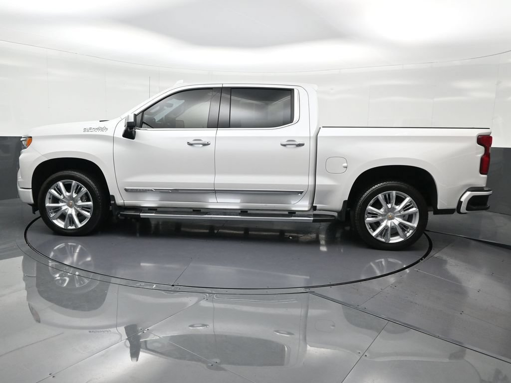 Used 2025 Chevrolet Silverado 1500 High Country w/ High Country Premium Package AWD/4WD image 2