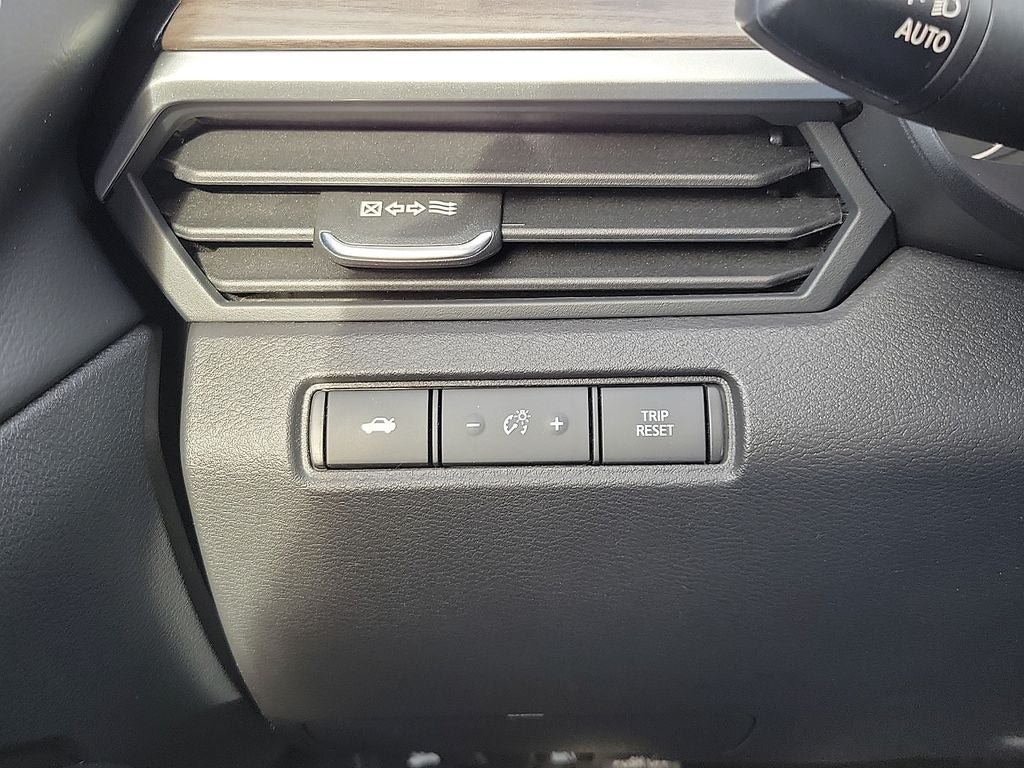Used 2025 Nissan Altima 2.5 SV FWD image 14