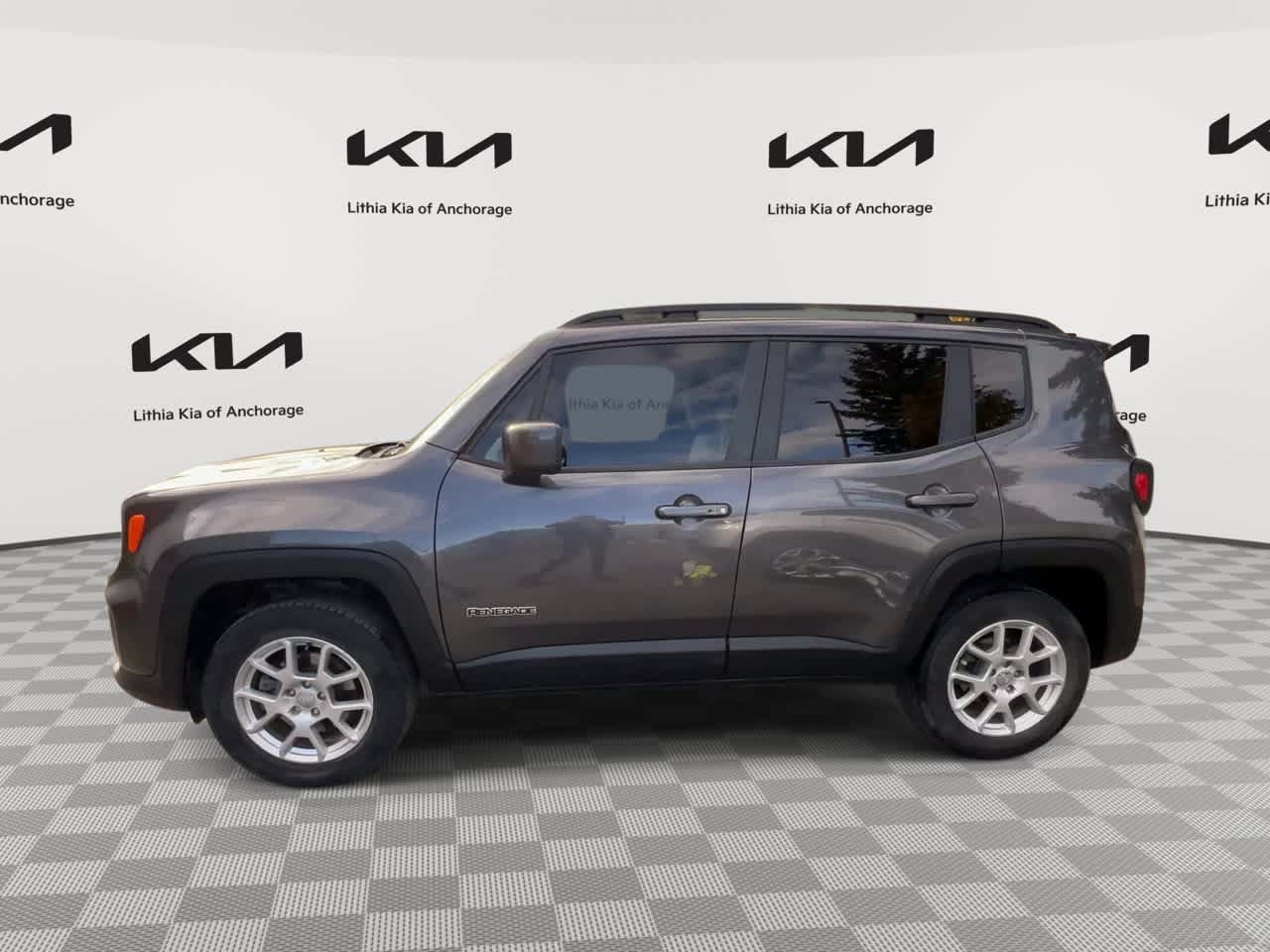 Used 2020 Jeep Renegade Latitude w/ Cold Weather Group AWD/4WD image 5