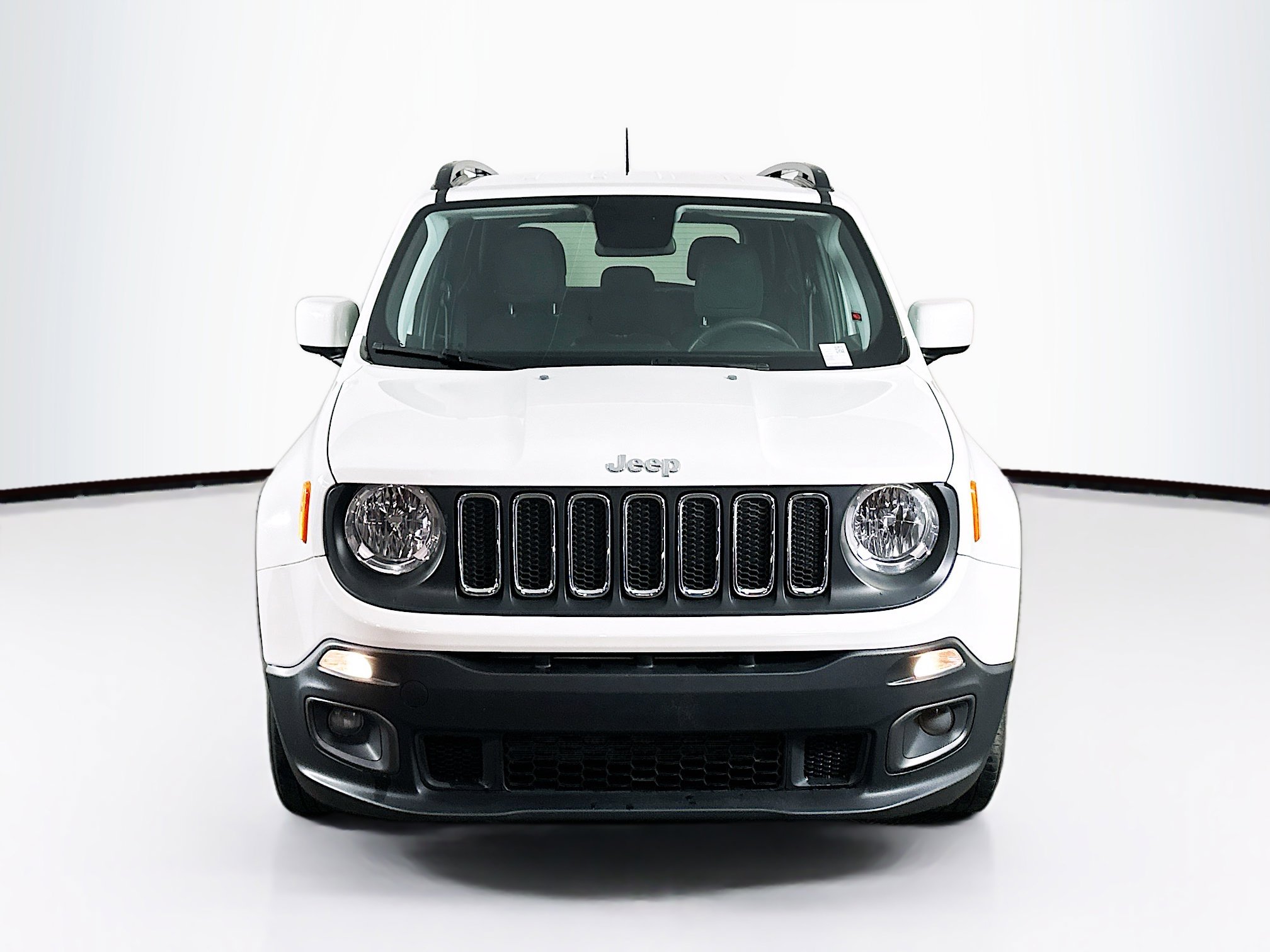 Used 2018 Jeep Renegade Latitude image 2