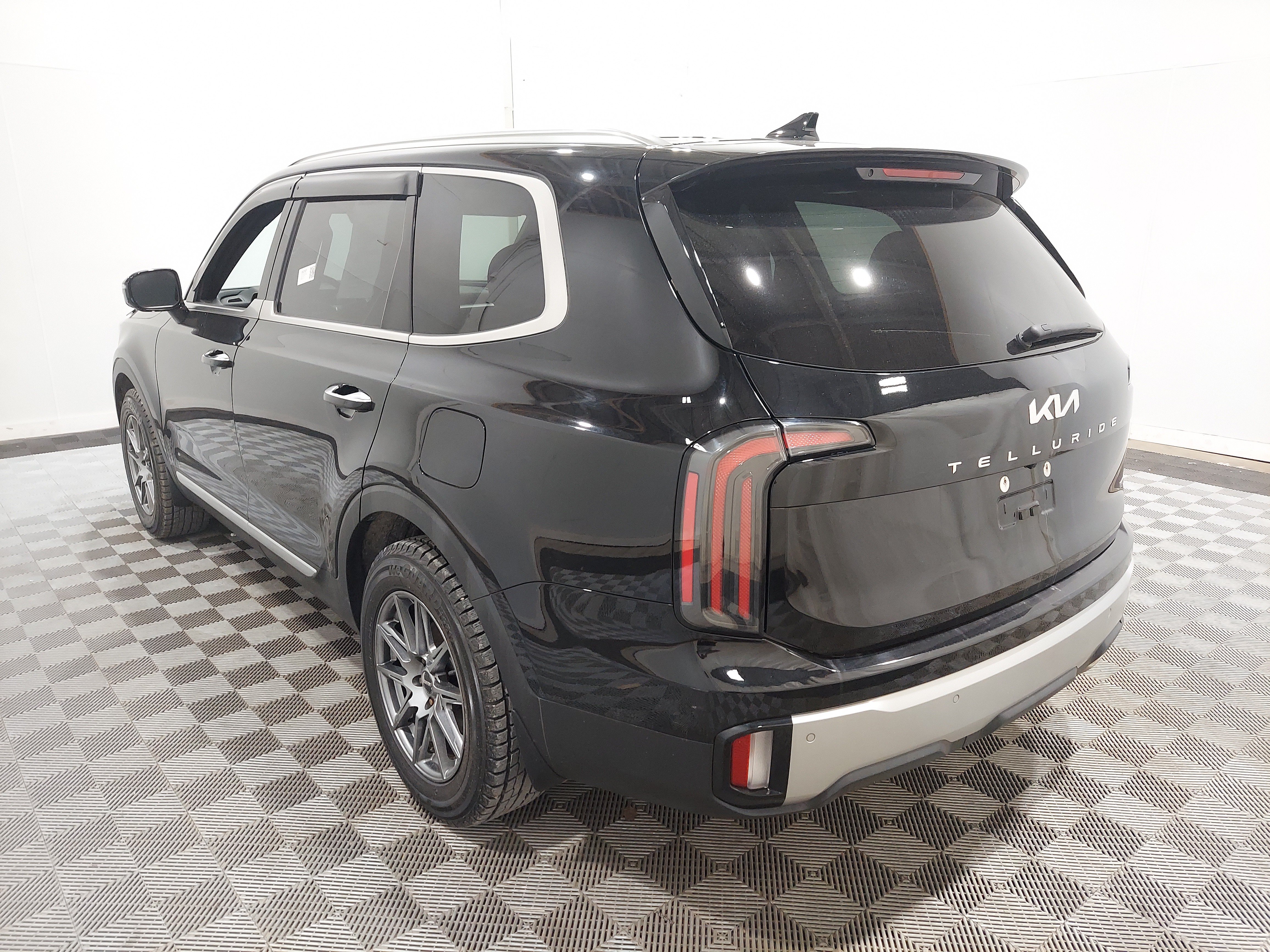 Used 2023 Kia Telluride SX AWD/4WD image 2