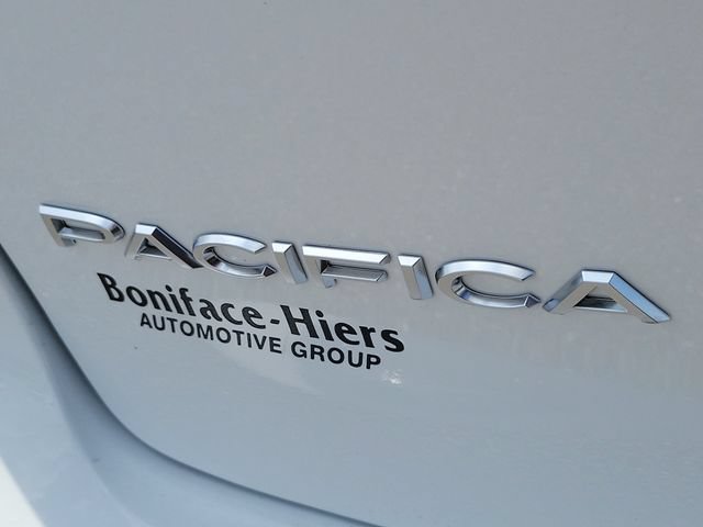 New 2027 Chrysler Pacifica Pinnacle w/ Theater Group FWD image 6