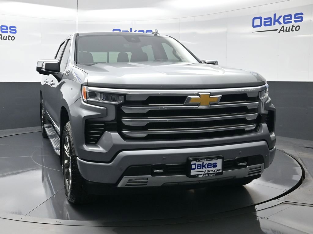 Used 2025 Chevrolet Silverado 1500 High Country w/ Technology Package AWD/4WD image 3