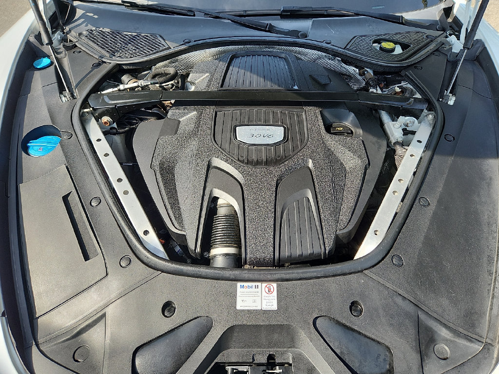 Used 2019 Porsche Panamera 4 AWD/4WD image 29