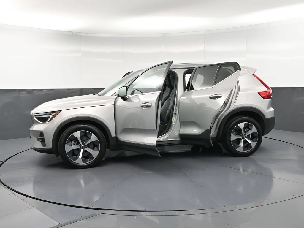 Used 2023 Volvo XC40 B5 Plus w/ Driver Assist Package AWD/4WD image 37