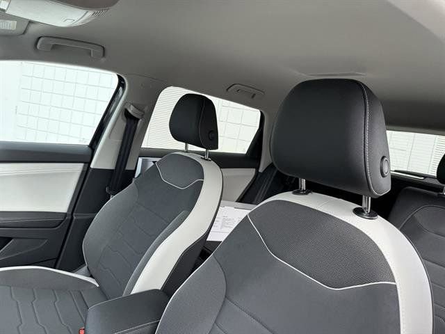 New 2025 Volkswagen Taos SE image 18