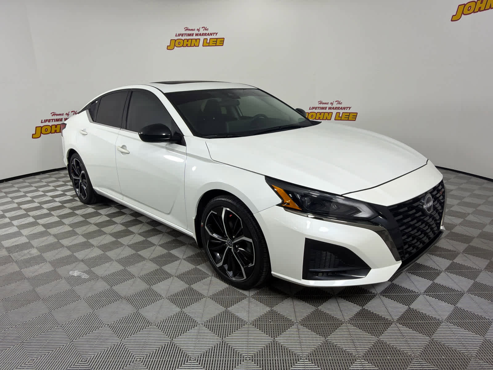 Used 2024 Nissan Altima 2.5 SR w/ SR Premium Package image 8