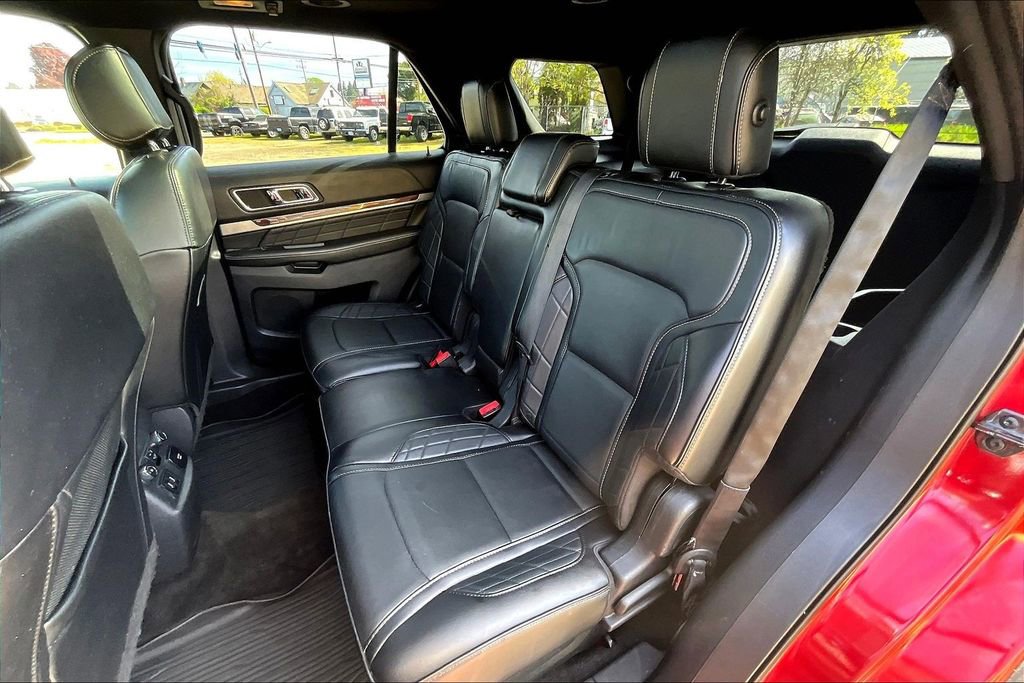 Used 2017 Ford Explorer Platinum image 21