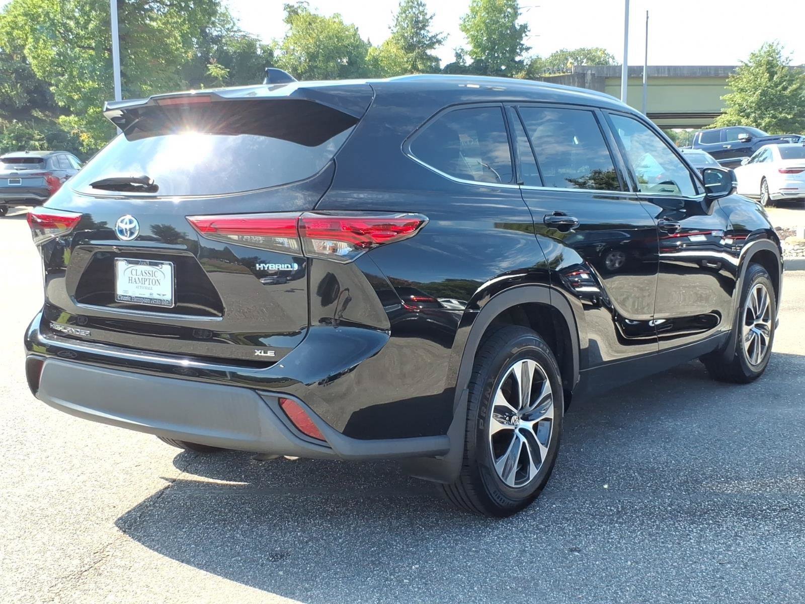 Used 2020 Toyota Highlander XLE AWD/4WD image 8