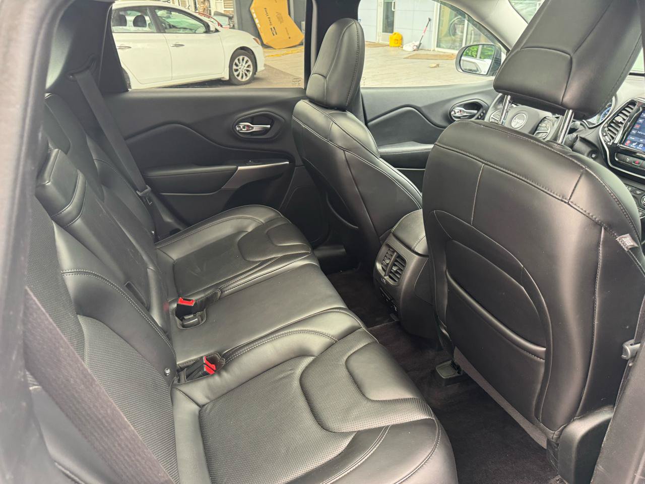 Used 2019 Jeep Cherokee Limited AWD/4WD image 13