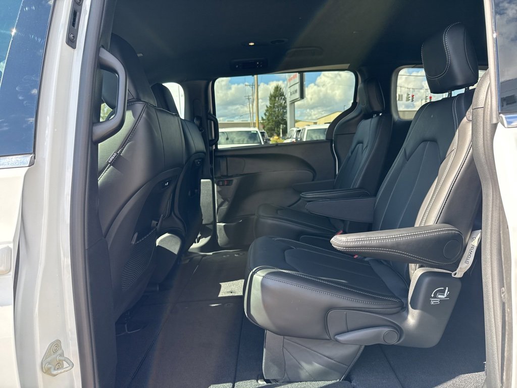 New 2026 Chrysler Pacifica Select image 18