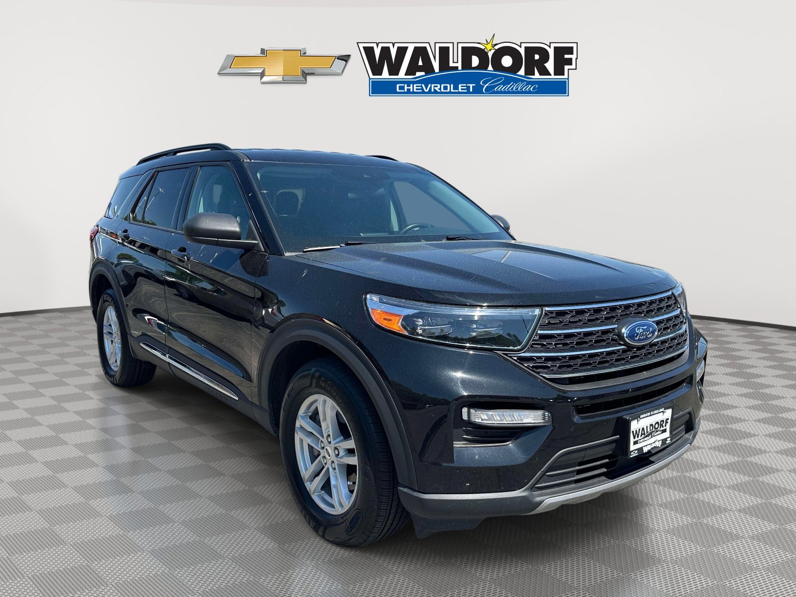 Used 2023 Ford Explorer XLT w/ Equipment Group 202A AWD/4WD image 1