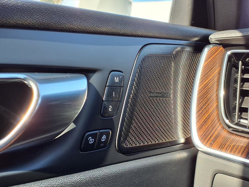 Certified 2023 Volvo XC60 B6 Ultimate image 32