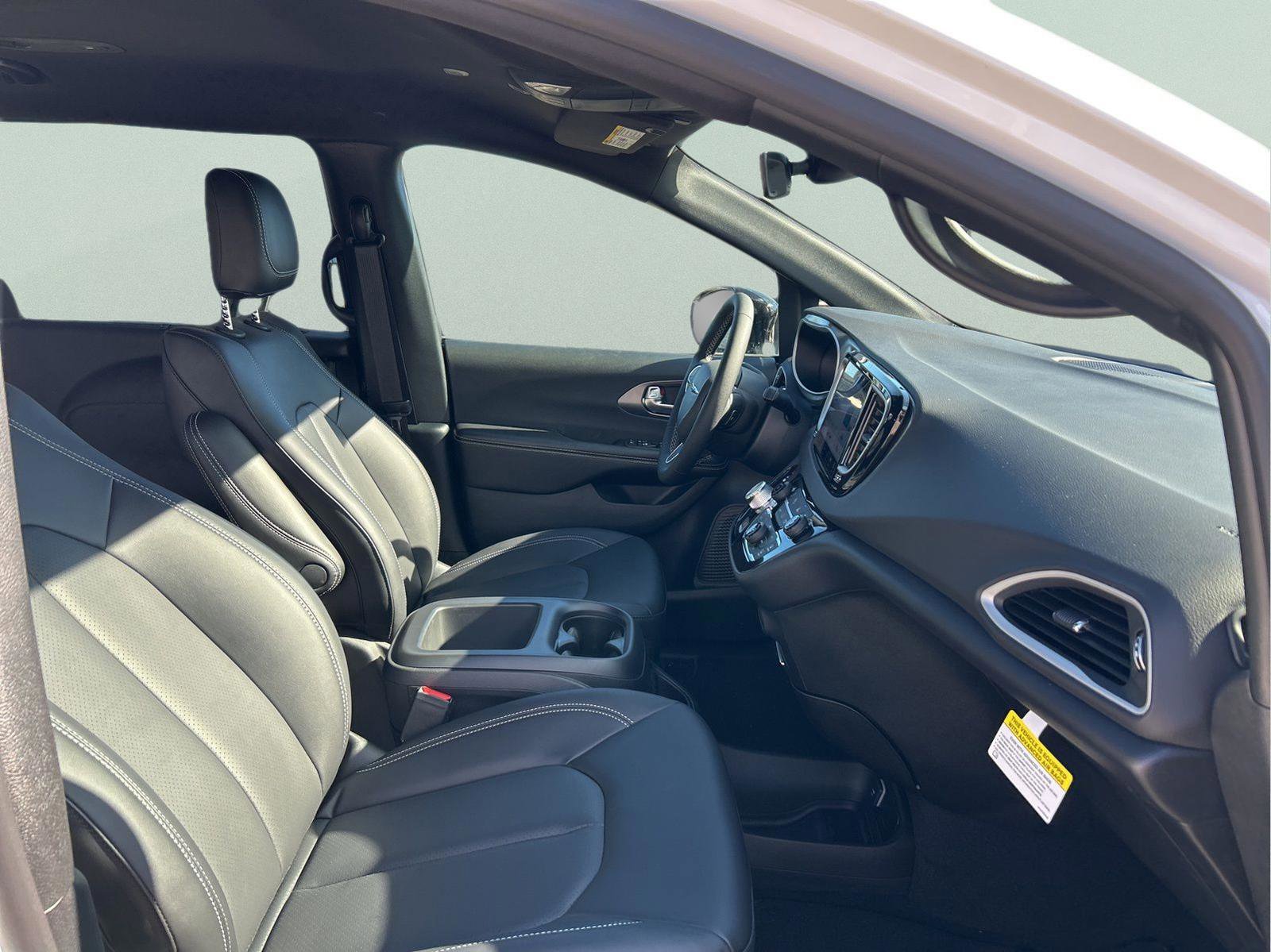 New 2026 Chrysler Voyager LX image 12