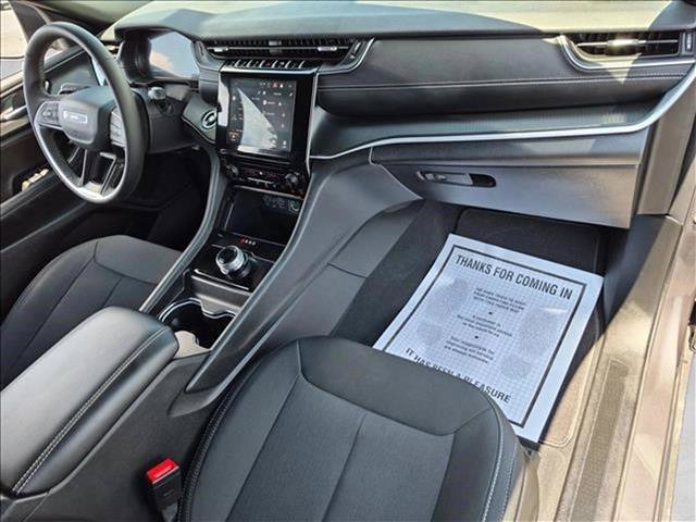 Used 2025 Jeep Grand Cherokee L Laredo AWD/4WD image 19