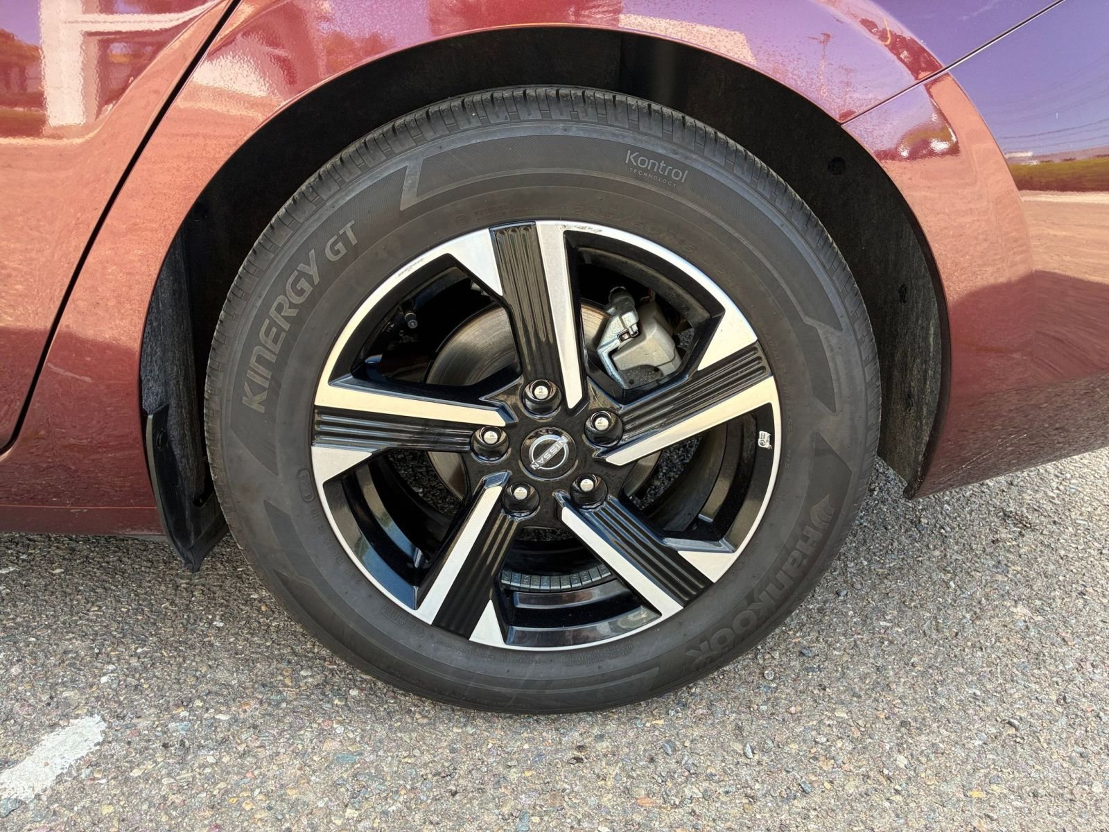 Used 2025 Nissan Sentra SV FWD image 28