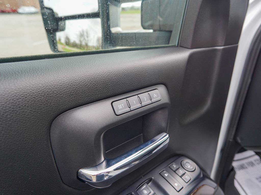 Used 2017 GMC Sierra 2500 Denali w/ Duramax Plus Package AWD/4WD image 17