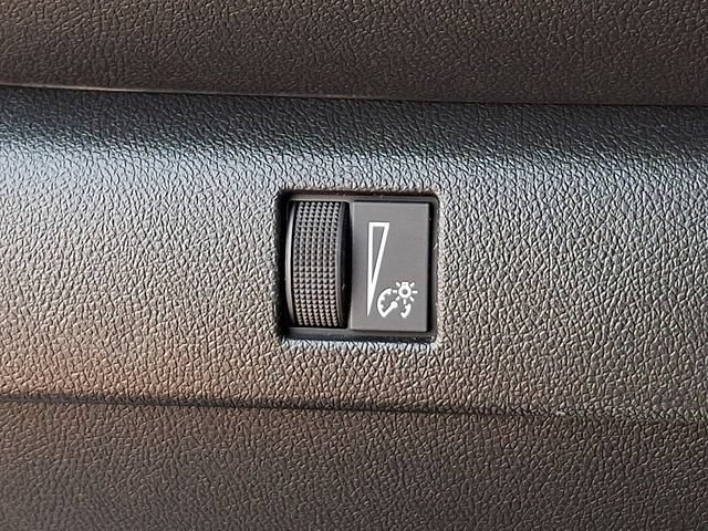 Used 2025 Chevrolet Colorado W/T RWD image 9