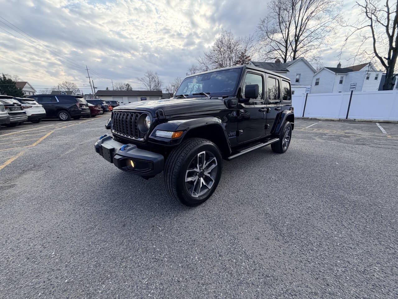Used 2024 Jeep Wrangler Unlimited w/ Convenience Group AWD/4WD image 39