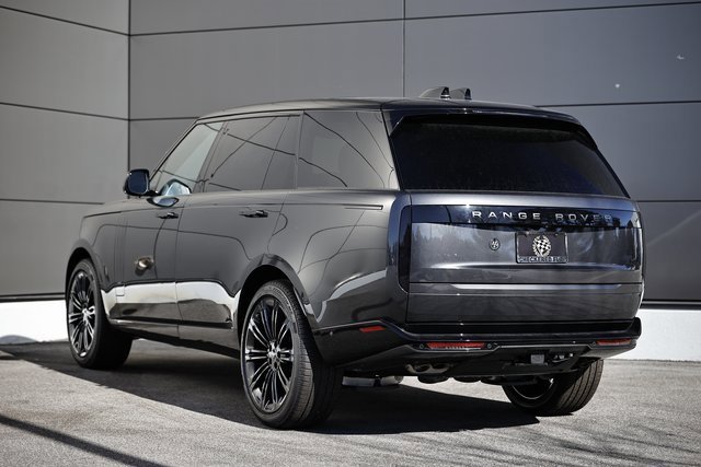 New 2025 Land Rover Range Rover Long Wheelbase SE image 11